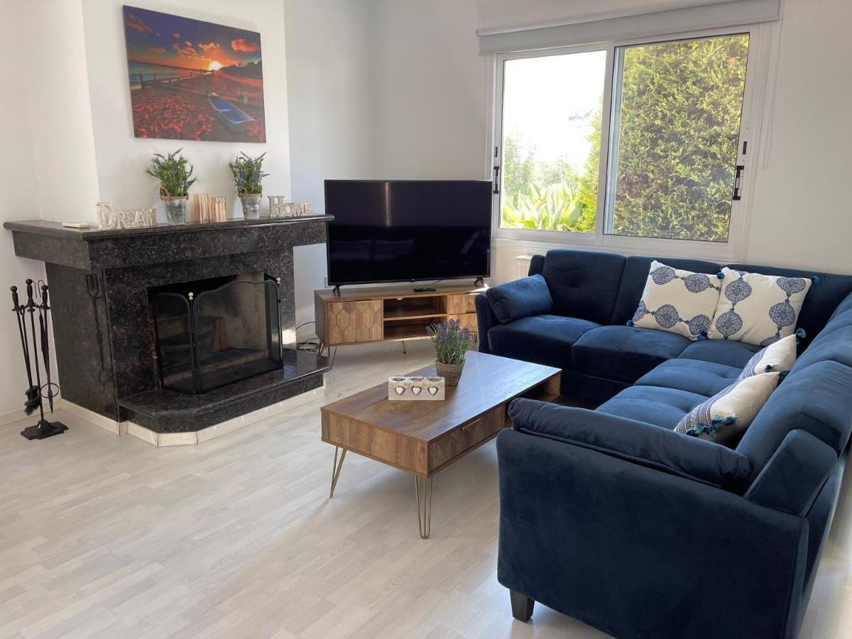Coral Bay New Furnished Private With Pool *